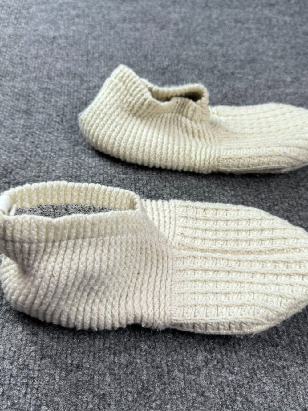 Bombas Gripper Slipper Booties Ivory Off-White Knit Wool Blend Fleece Lined Sz S